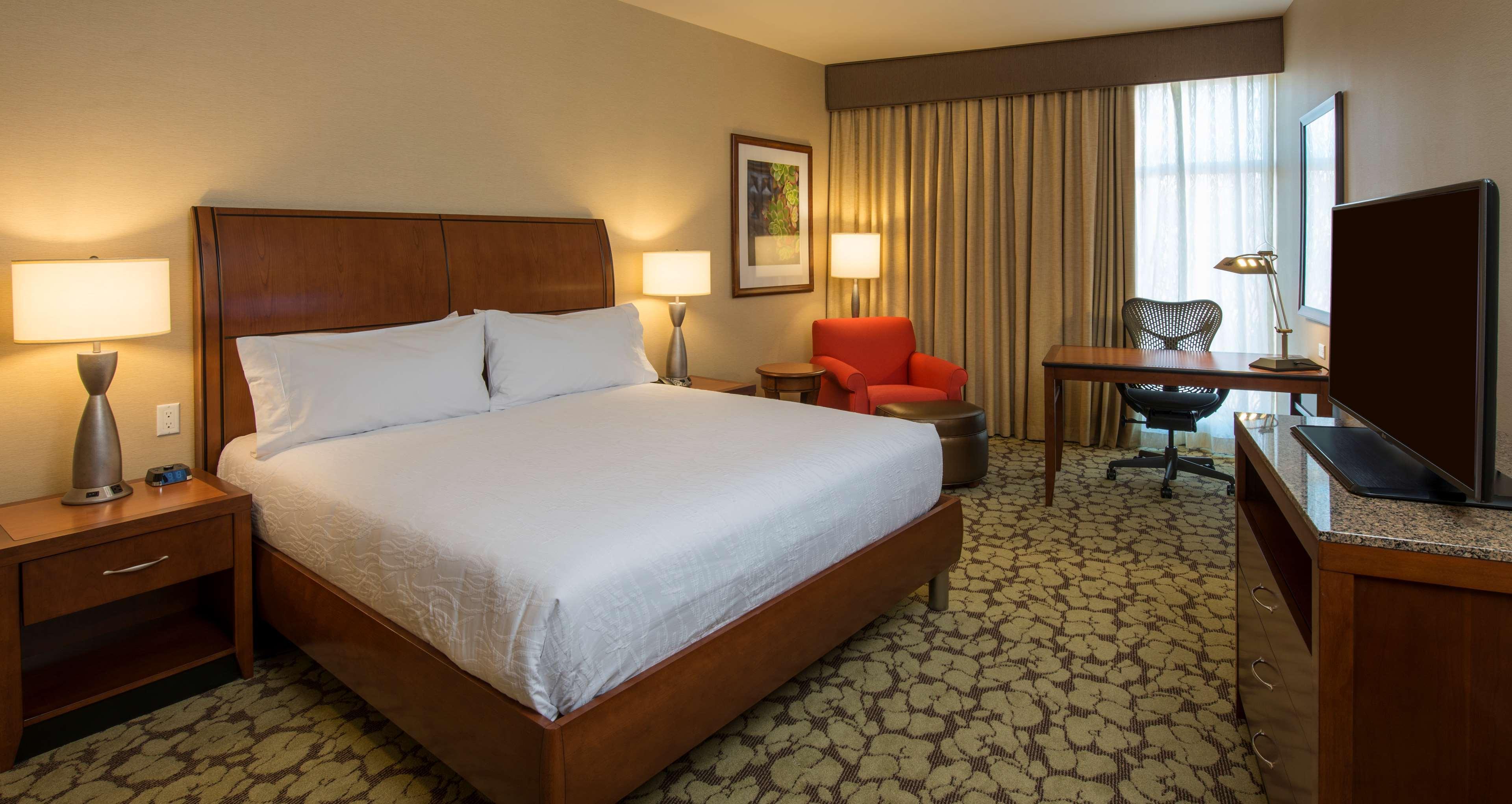 Hilton Garden Inn Alexandria Old Town National Harbor Extérieur photo