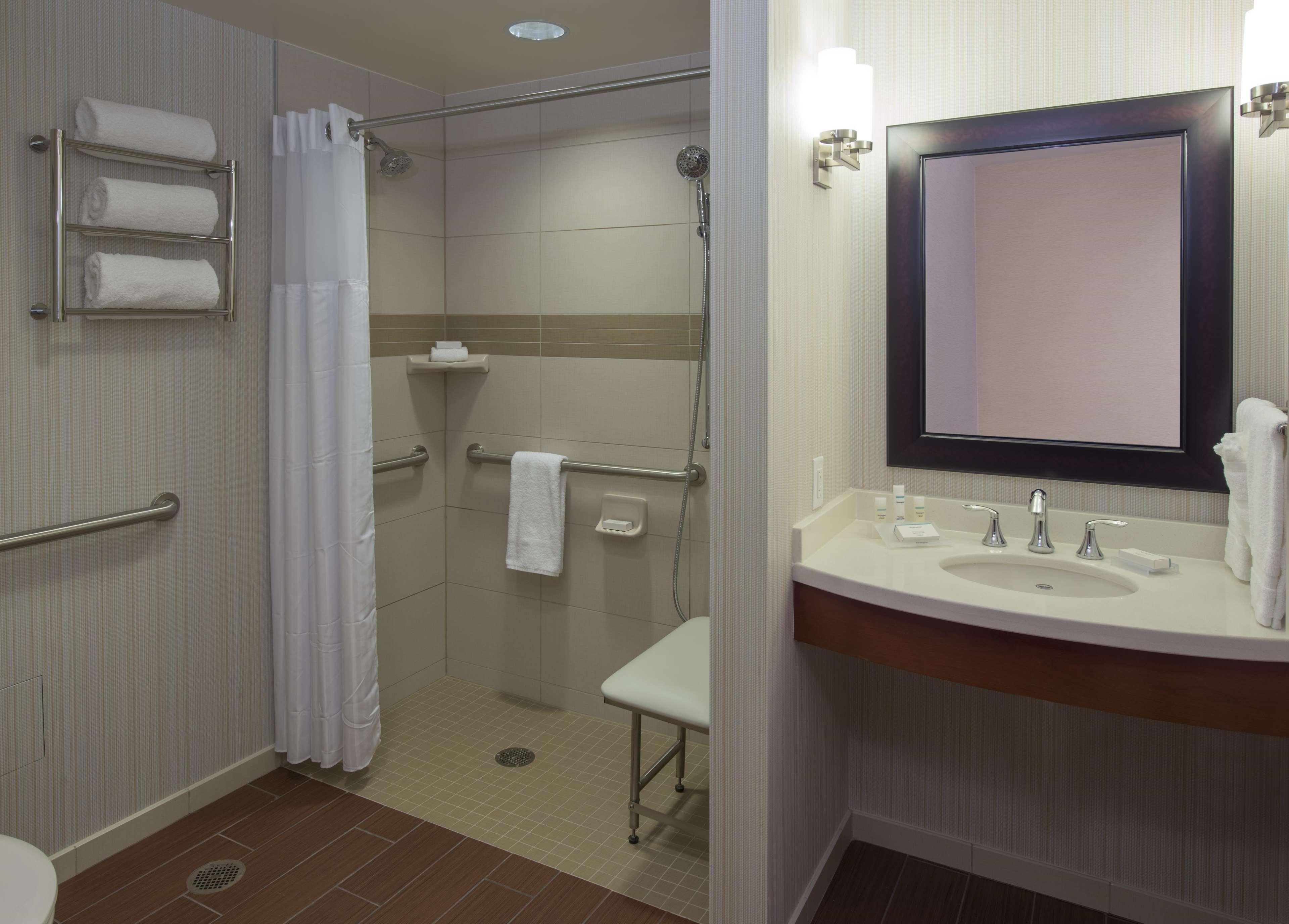 Hilton Garden Inn Alexandria Old Town National Harbor Extérieur photo