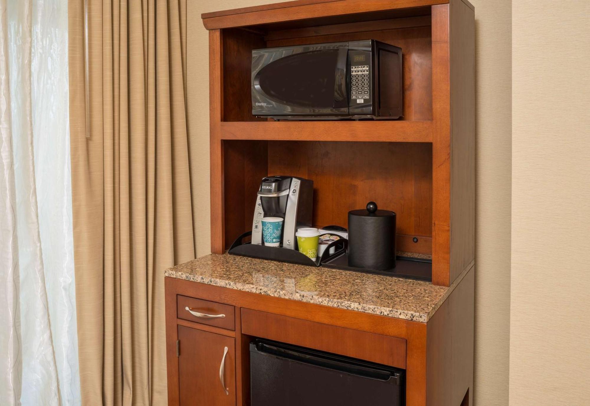 Hilton Garden Inn Alexandria Old Town National Harbor Extérieur photo