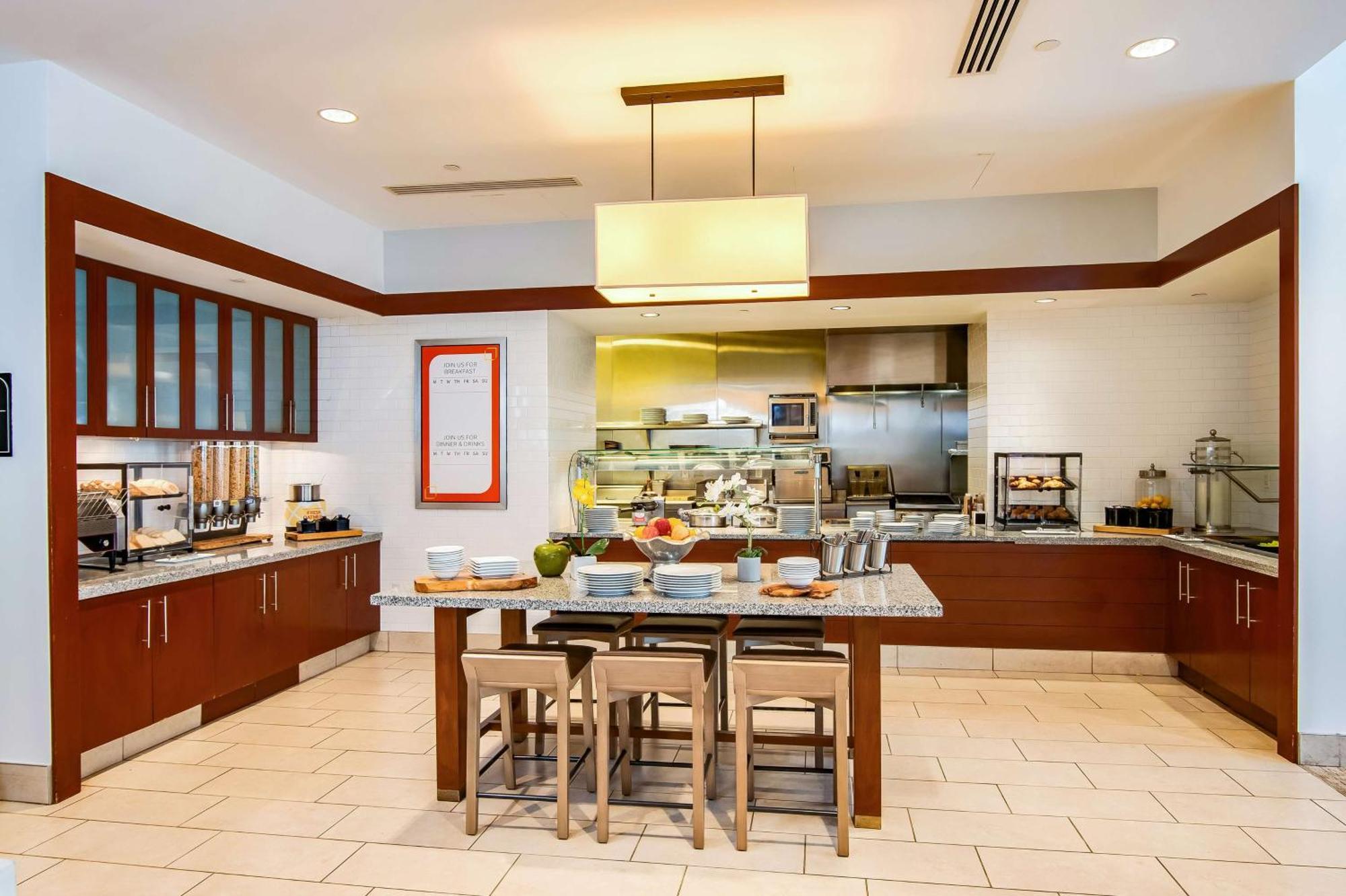 Hilton Garden Inn Alexandria Old Town National Harbor Extérieur photo