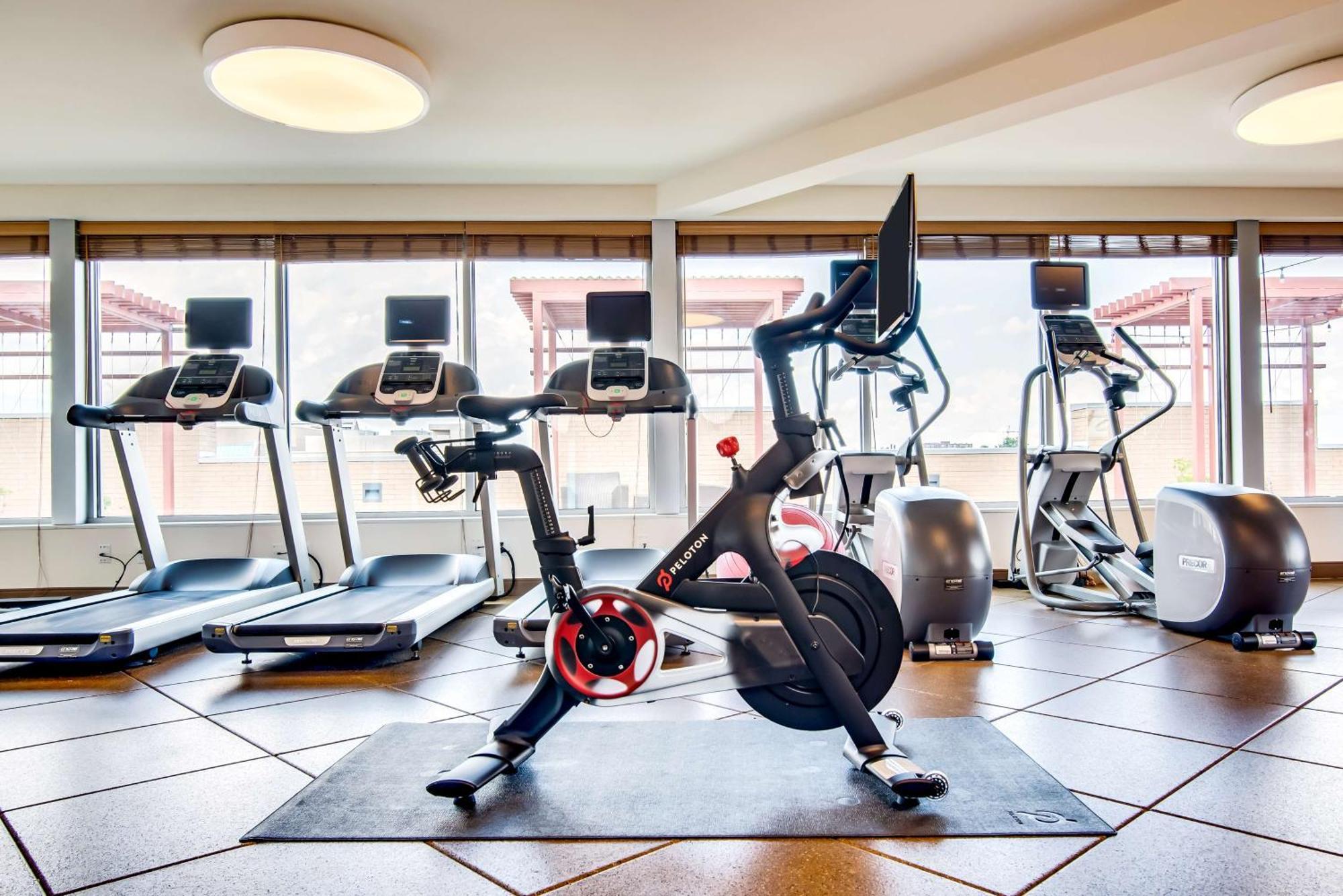 Hilton Garden Inn Alexandria Old Town National Harbor Extérieur photo