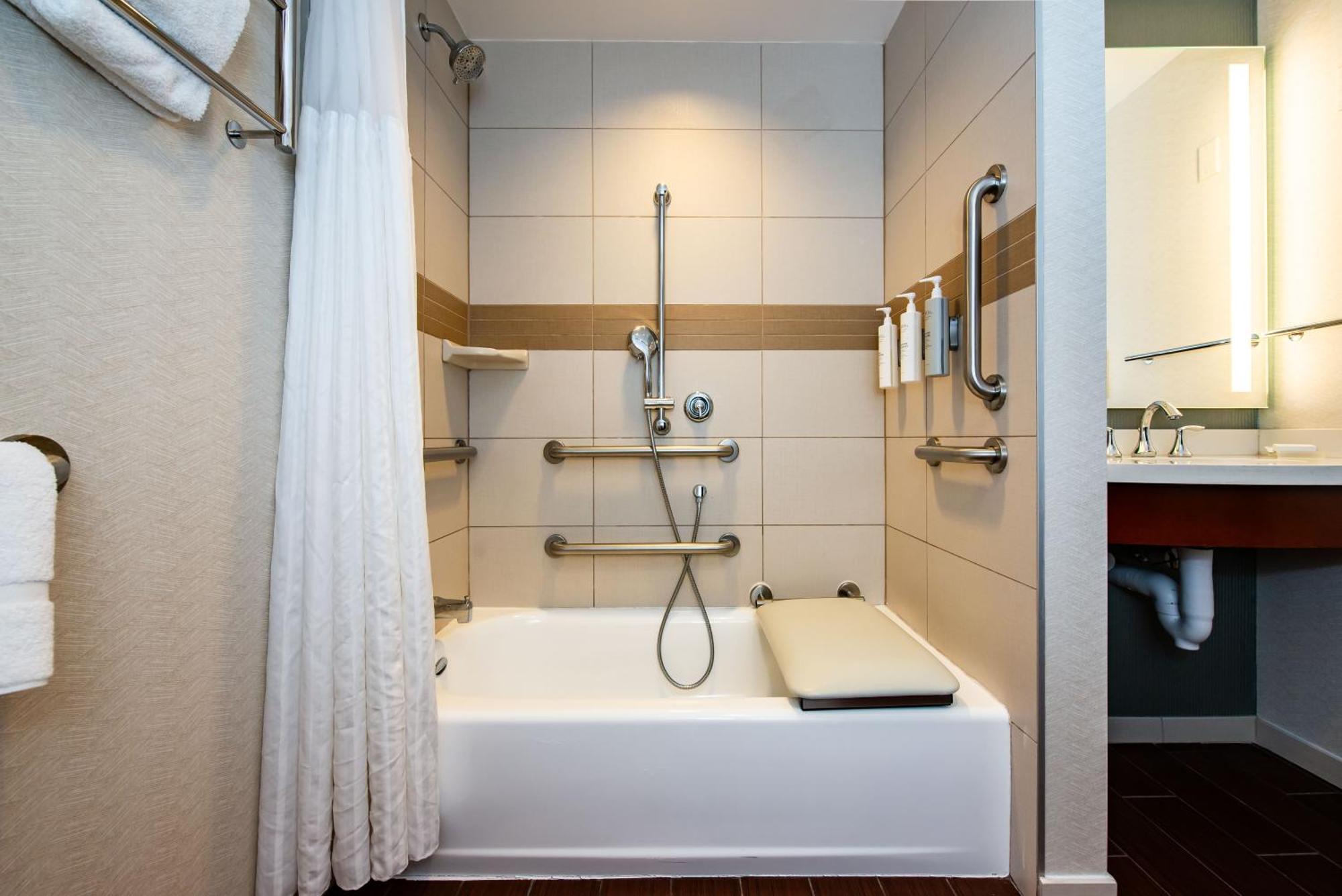 Hilton Garden Inn Alexandria Old Town National Harbor Extérieur photo
